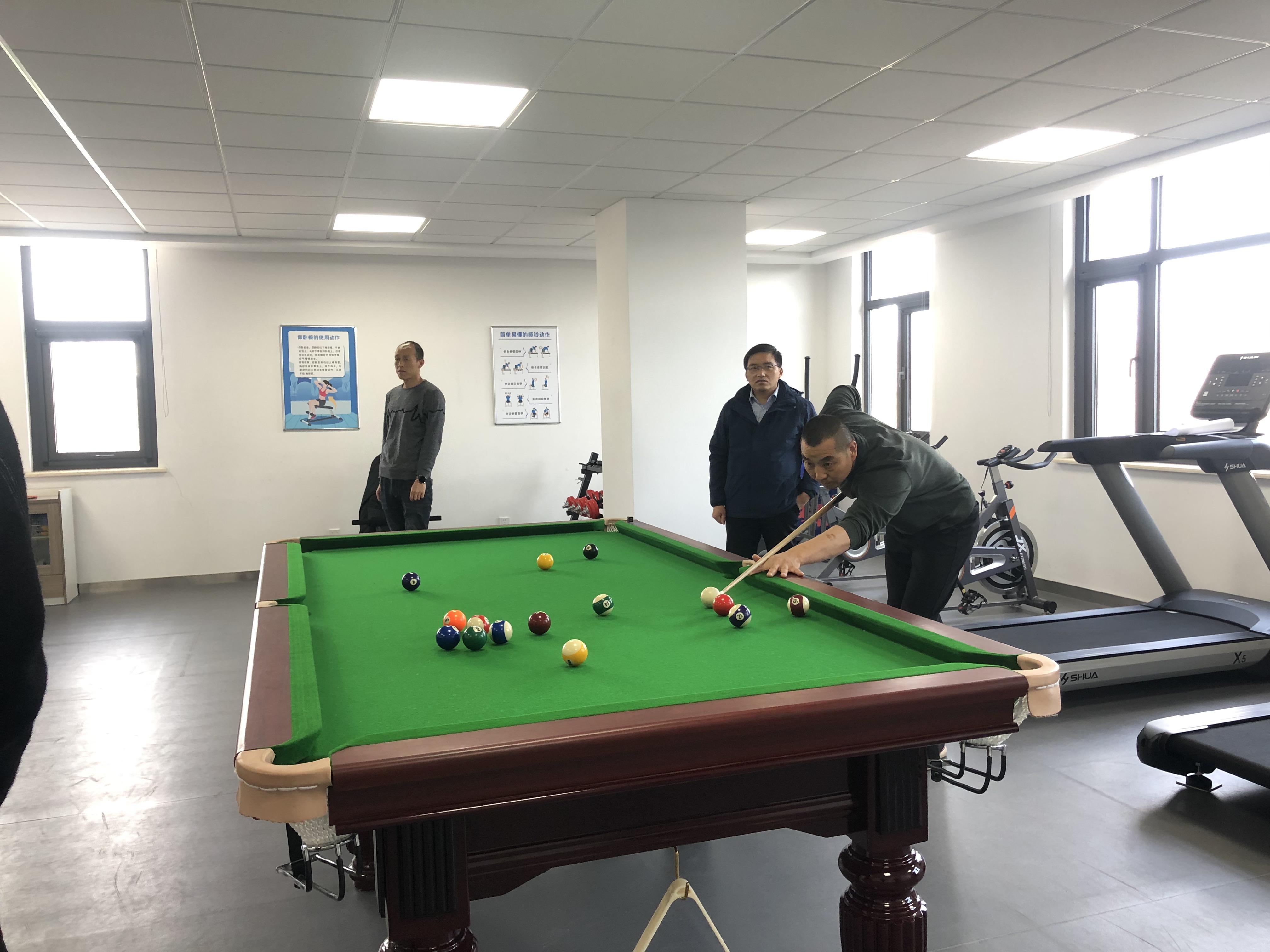 泓源公司举办“庆元旦、迎新春”职工乒乓球台球比赛(图7)